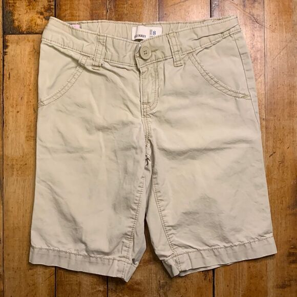 Old Navy Bermuda shorts size 8 khaki shorts cotton summer beach vacation - Picture 1 of 7